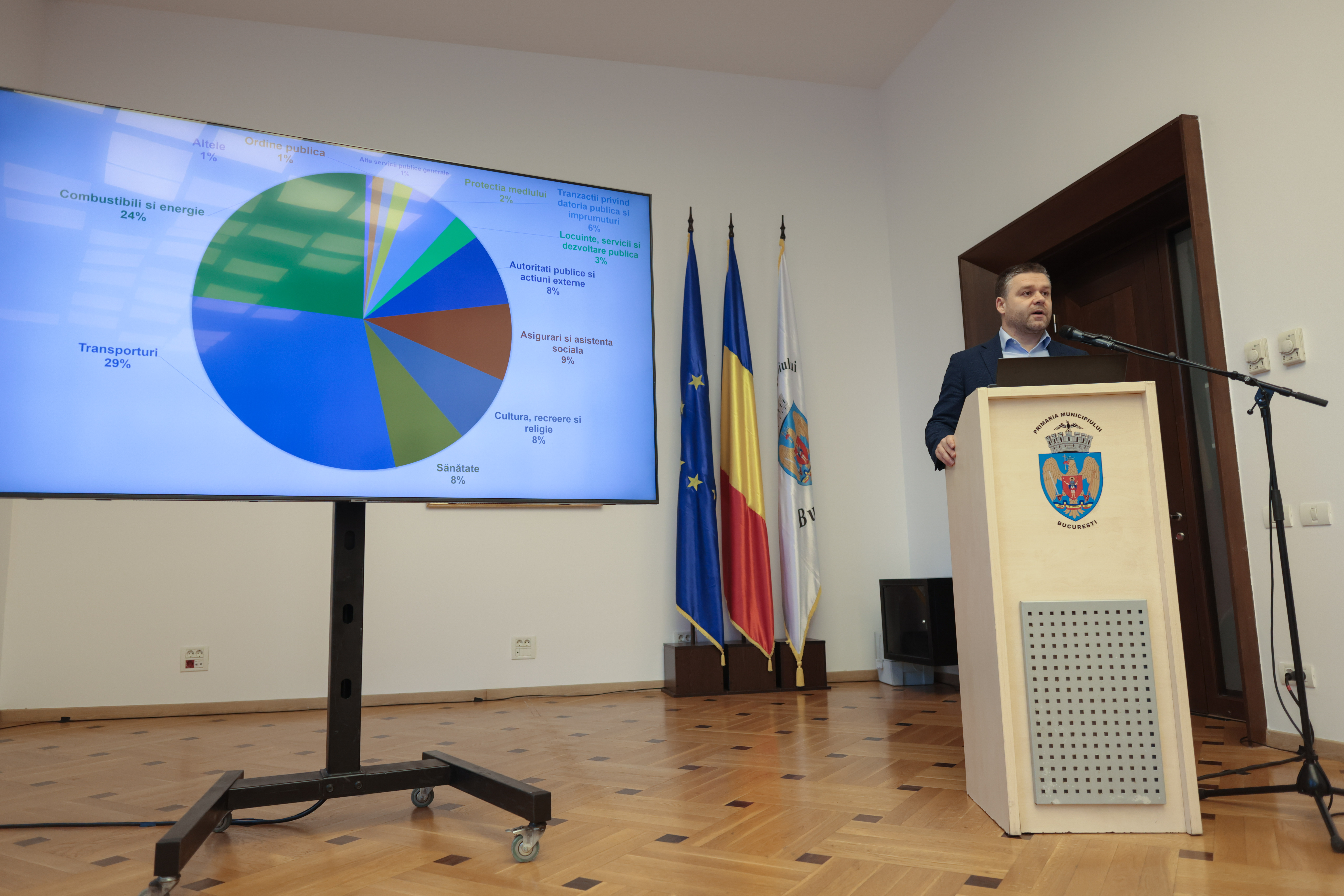 Ciprian Ciucu susține o conferință de presă la sediul PMB. FOTO: Inquam Photos / George Călin
