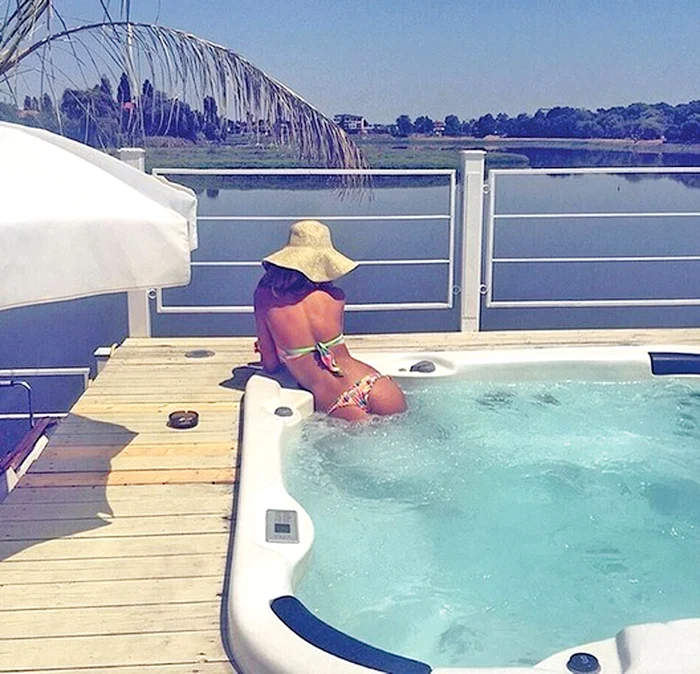 Elena Gheorghe i-a lăsat fără suflare pe turiştii din Turcia