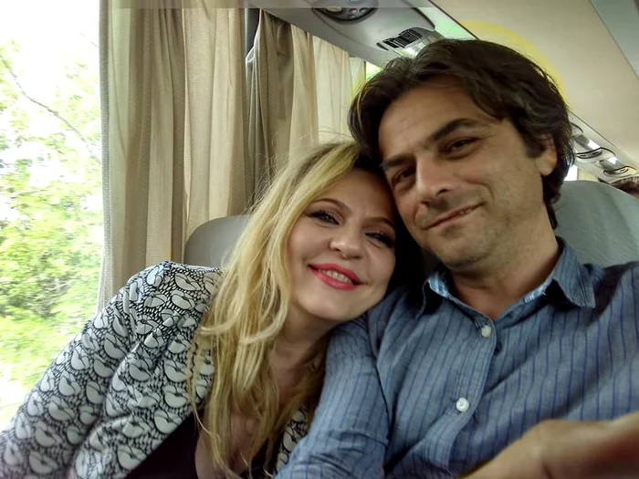 
    A venit în România  împreună cu iubitul ei,  Dragoş Zaharia  