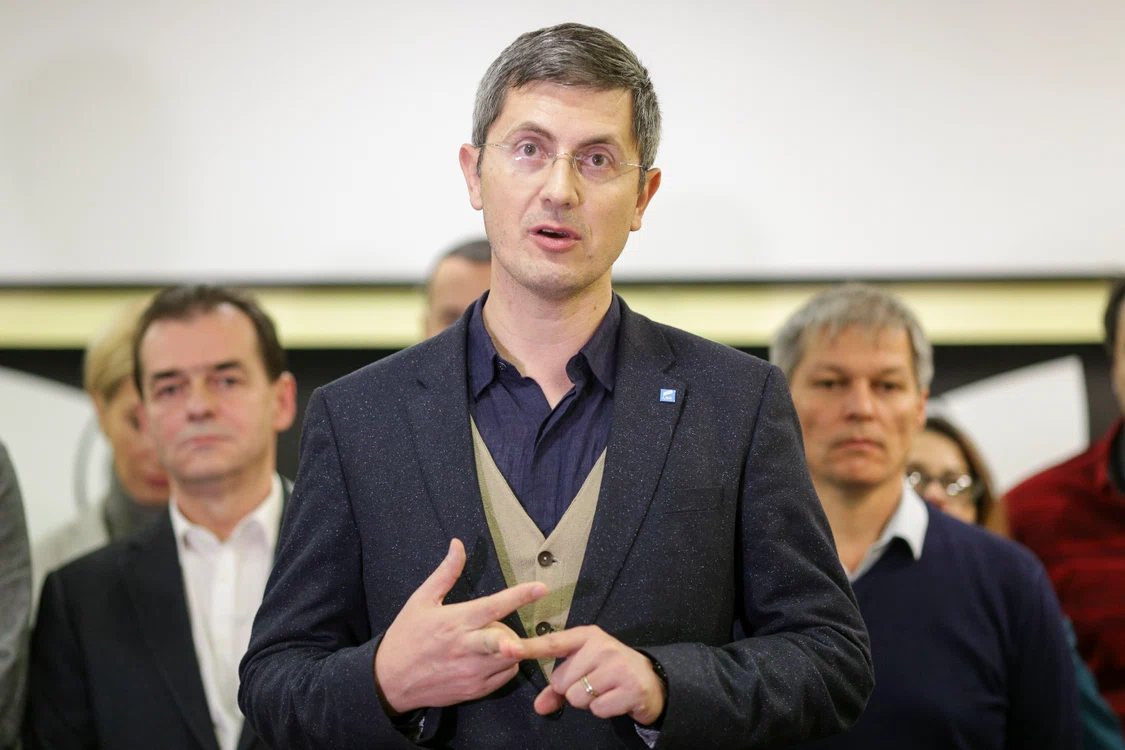 
    Dan Barna, Ludovic Orban și Dacian Cioloș vor începe negocierile pentru formarea noului Guvernfoto: Inquam Photos  