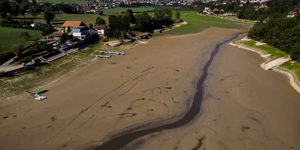Seceta lac secat la granita dintre Franţa şi Eşveţia FOTO AFP