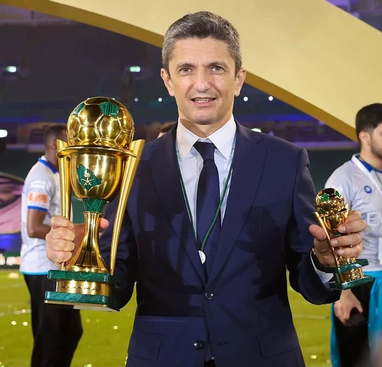 Răzvan Lucescu a câștigat mai multe trofee cu Al-Hial.