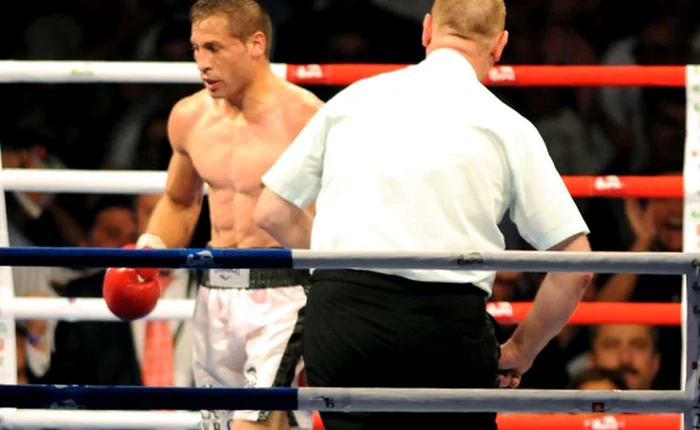 Viorel Simion a abandonat meciul de la KievFOTO: Sportpictures.eu