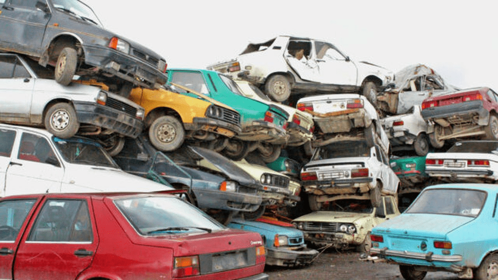 Ultima şansă pentru posesorii de autoturisme vechi. Câţi bani se pot obţine pentru casarea ,,rablelor"