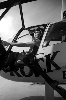 Roxana Ciuhulescu pictorial gravida langa elicopter (6) jpeg