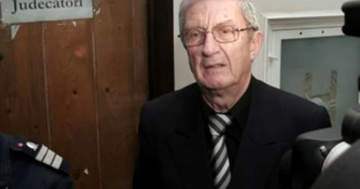 Victor Atanasie Stănculescu a fost internat până pe 5 august la Spitalul Militar