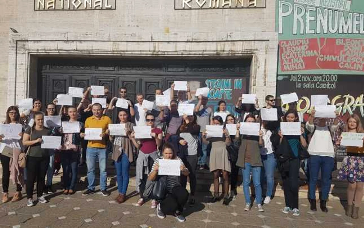 Zeci de medici rezindeţi într-un protest spontan organizat la Timişoara