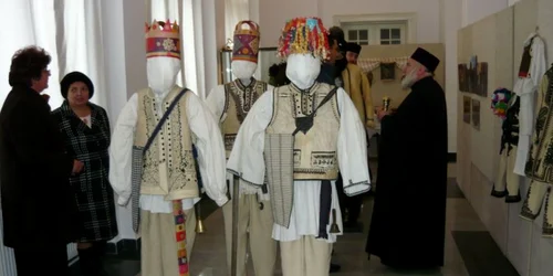 „Anul Vechi, Anul Nou“, expoziţie la Muzeul de Artă Populară