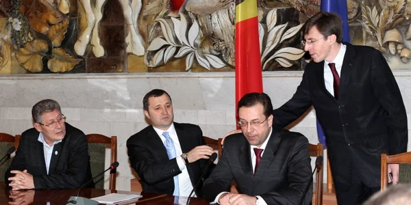 Liderii AIE îi dau o mână de ajutor lui Dorin Chirtoacă