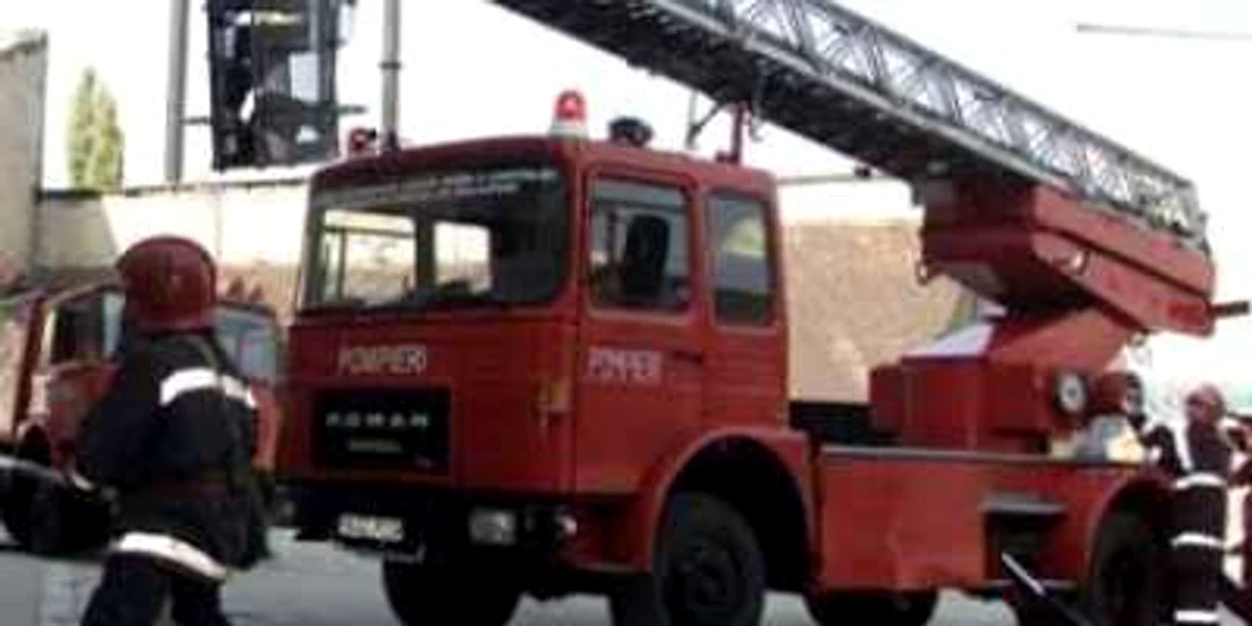 Giurgiu: Pompierii au stabilit cauzele incendiului de la fabrica de mobilă