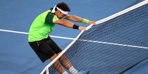 Italianul Fabio Fognini trage de fileu după ce a ratat o minge în partida contra americanului John Isner la Cupa Hopman la Perth Arena din Perth Australia FOTO Guliver/Getty Images