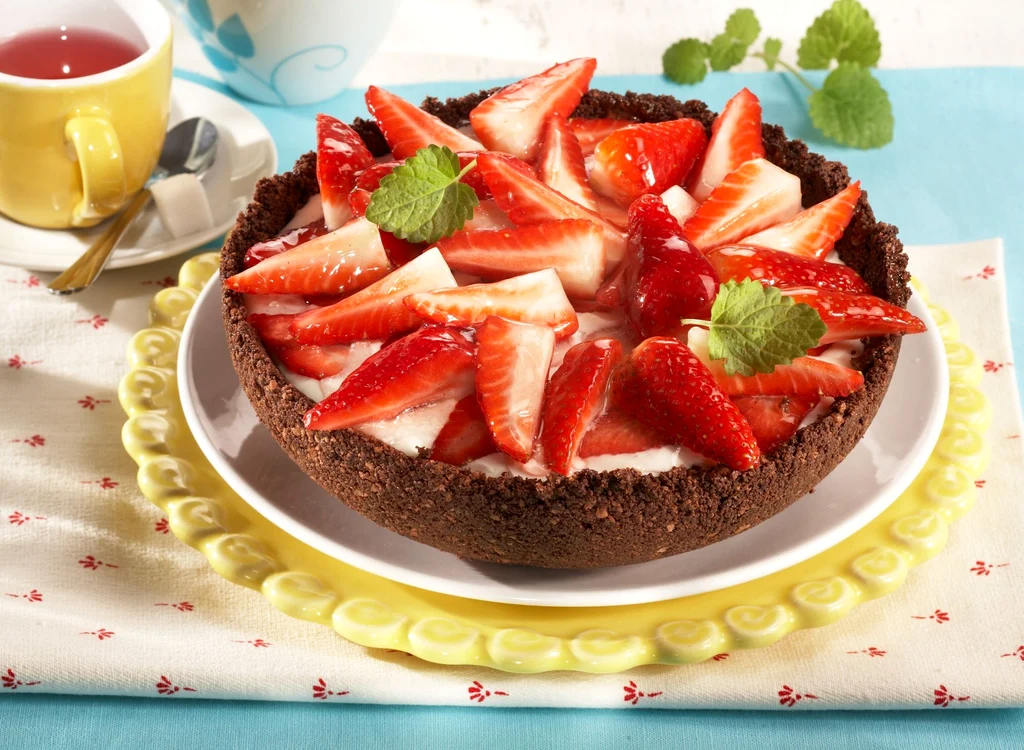 Chocolate with Cream and Strawberries (step by step) jpeg