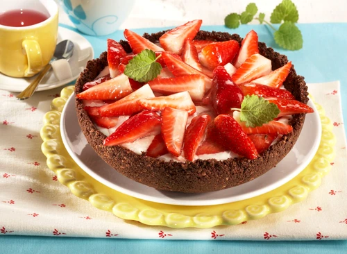 Chocolate with Cream and Strawberries (step by step) jpeg