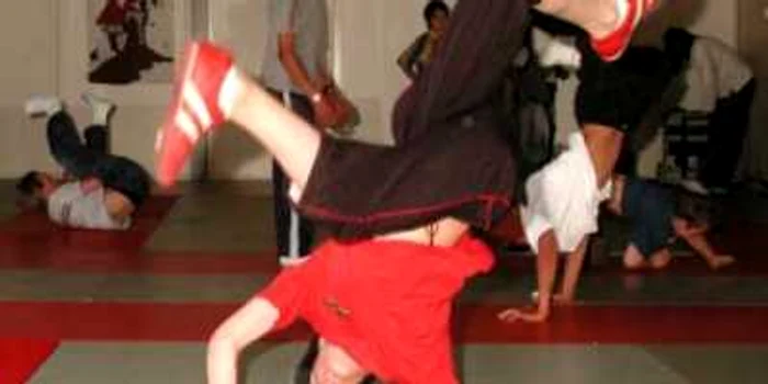 Brăila: Concurs de break-dance la club