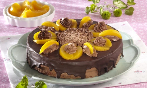 tort ciocolata piersici jpeg