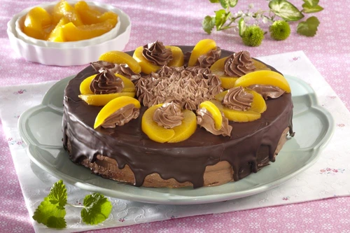 tort ciocolata piersici jpeg