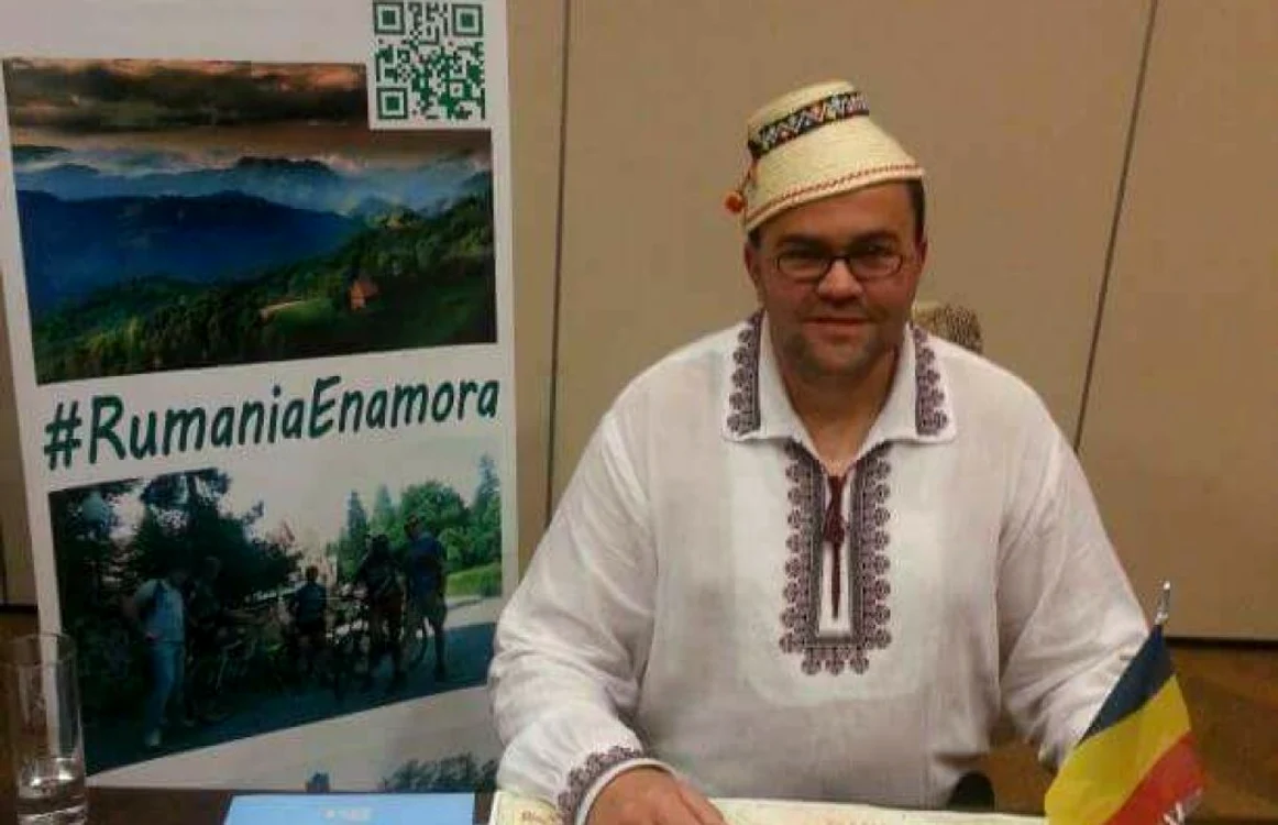 Spaniolul promovează tot ce este frumos, autentic şi tradiţional în România FOTO Facebook.com/Descubre Rumania