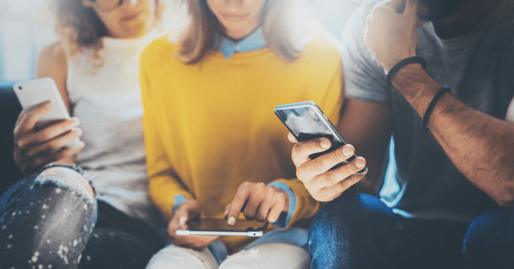  Tinerii plătesc bani grei pentru a scăpa de fobia de a vorbi la telefon. Cât costă o oră de terapie