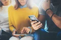 Tineri telefon FOTO Shutterstock jpg