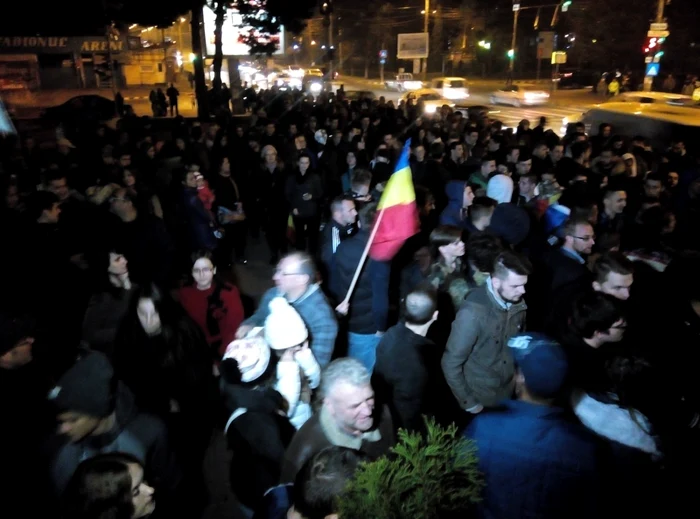 Peste 1.500 de suceveni au ieşit la protest în această seară. FOTO Dănuţ Zuzeac