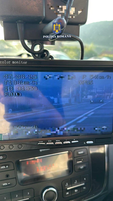 Andrew Tate a primit 1.822 de lei amendă și i-a fost suspendat permisul 120 de zile. FOTO: IPJ Vâlcea