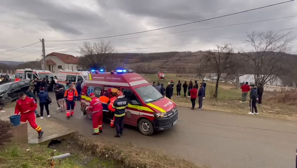 Mamă și fiu, spulberați de un autoturism scăpat de sub control. Cei doi se aflau la poarta casei VIDEO 