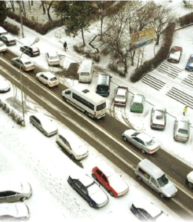 
    La Suceava  a început de  ieri să ningă  