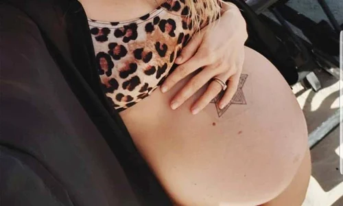 La plajă, cu bebelușul din burtică jpeg
