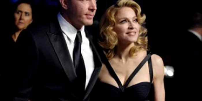Guy Ritchie o mai iubeşte pe Madonna-Ştiri pe scurt