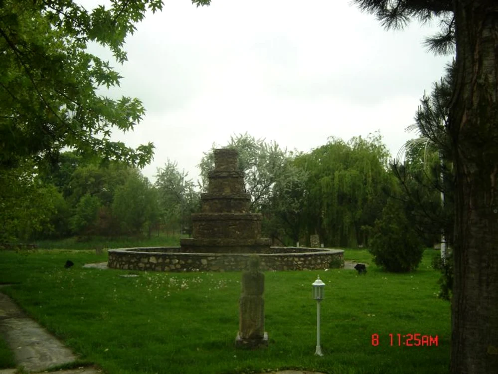 Celebra fântână din curtea Parcului de Vacanţă Hermes