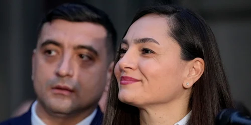 Presedinta POT, Anamaria Gavrila, alaturi de presedintele AUR, George Simion FOTO Mediafax 