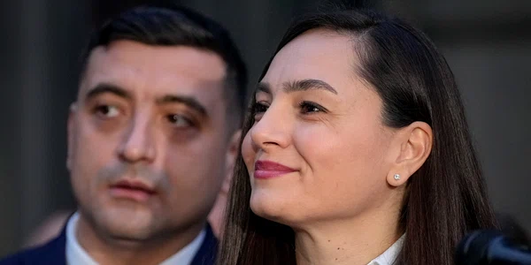 Presedinta POT, Anamaria Gavrila, alaturi de presedintele AUR, George Simion FOTO Mediafax 