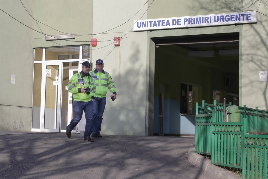 Bomboanele și cafeaua oferite medicilor reprezintă mită? Unde se termină politețea și începe dosarul penal