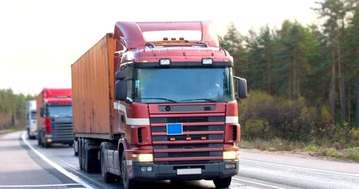 Este interzisă circulaţia vehiculelor cu masa totală maximă autorizată mai mare de 7,5 tone