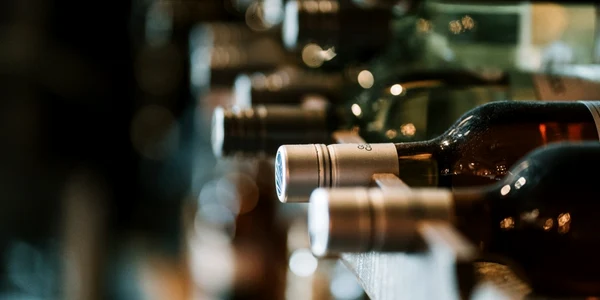 sticle de vin foto unsplash.com