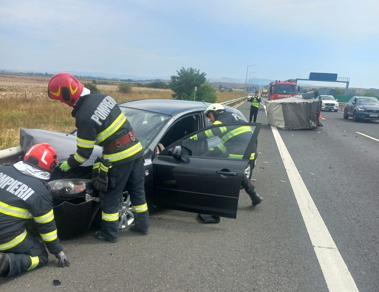 Accident rutier cu trei autovehicule implicate pe autostrada A1, în Alba. Traficul, restricționat pe o bandă FOTO
