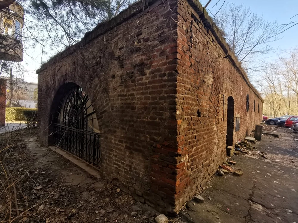 Bucata din fostul zid de fortificaţie a Timişorei aşteaptă să fie restaurată FOTO Ş.Both