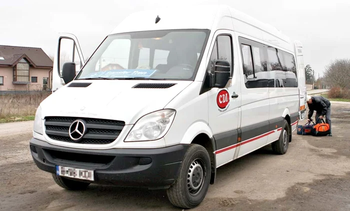 De la Baloteşti, urci în microbuz