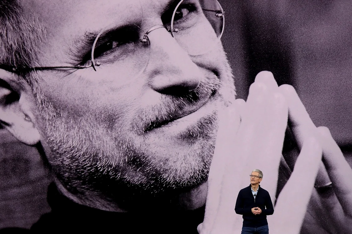 Tim Cook CEO-ul Apple vorbeşte în timpul unui eveniment special la Teatrul Steve Jobs din campusul Apple Park în Cupertino California FOTO Guliver Gettyimages Justin Sullivan