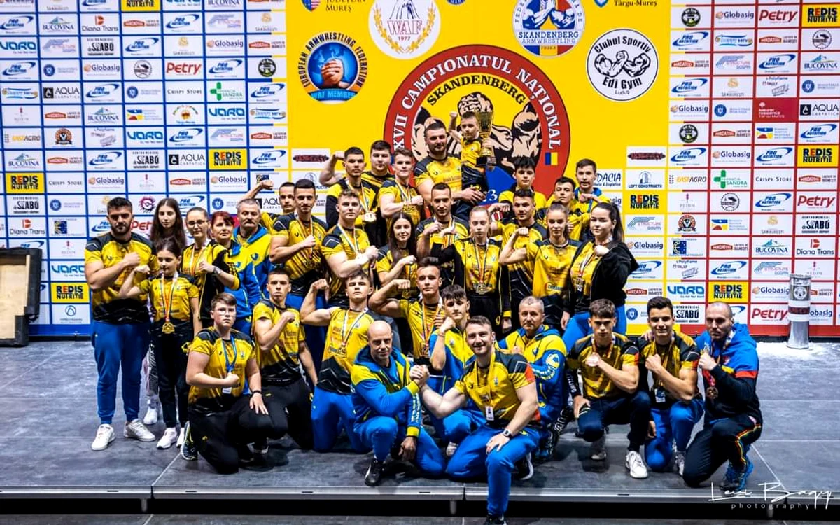 Viorel Dobrin alături de tinerii pe care îi pregătește FOTO arhiva personală