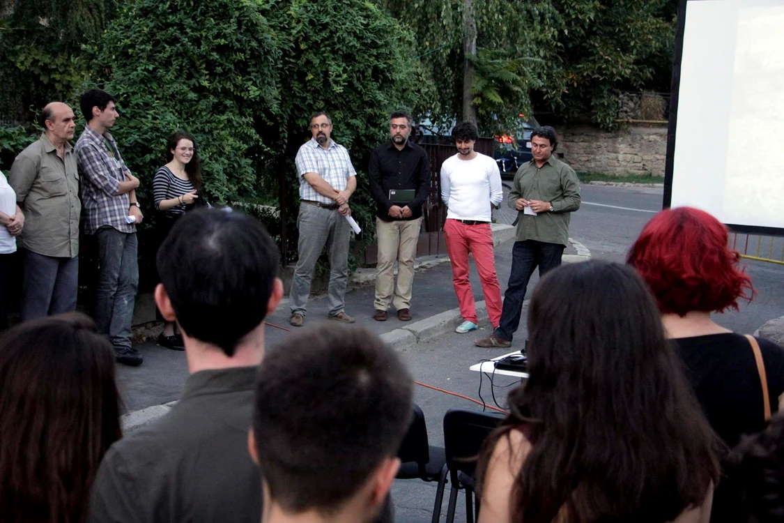 „Contextul cultural nu se va schimba doar prin deciziile politicienilor“ – interviu cu artistul vizual Matei BEJENARU jpeg