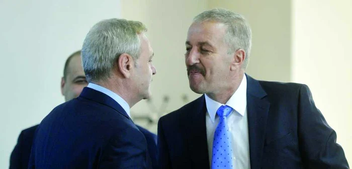Liviu Dragnea şi Vasile Dîncu nu împart doar zâmbete, ci şi foarte mulţi bani din bugetul de stat Foto: Mediafax