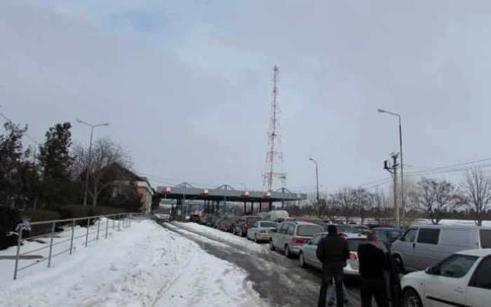 Astăzi, ambele sensuri de la Punctul de Trecere a Frontierei Albiţa s-au format cozi de maşini