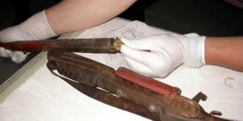 Tânărul a primit dosar penal pentru că deţinea puşca fără documente (foto: arhivă)