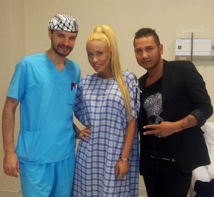 Loredana Chivu, imediat după operaţia la sâni, alături de Adrian Pescariu şi medicul Kasem Abu Bakr. (Foto: arhiva personală)