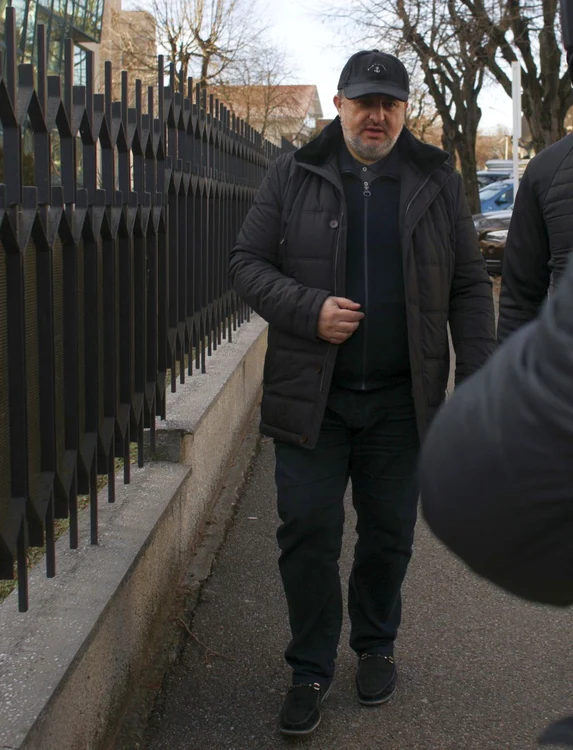 Fostul ministru a spus că nu ar fi vorbit la mobil, la volan