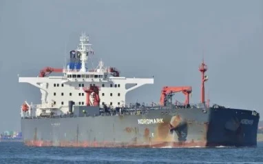 Petrolier rusesc, forțat să-și schimbe cursul după o operațiune a poliției germane în Marea Baltică. Nava nu există în bazele de date