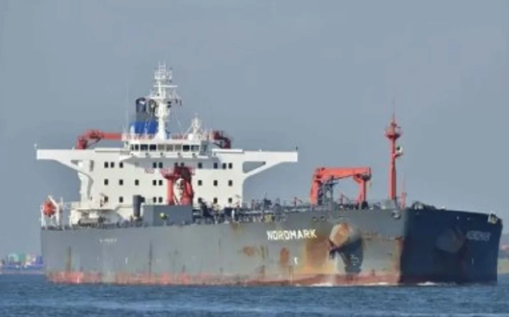 Petrolier rusesc, forțat să-și schimbe cursul după o operațiune a poliției germane în Marea Baltică. Nava nu există în bazele de date