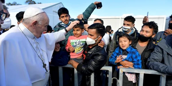 Papa Francisc în tabăra de refugiaţi de pe insula Lesbos