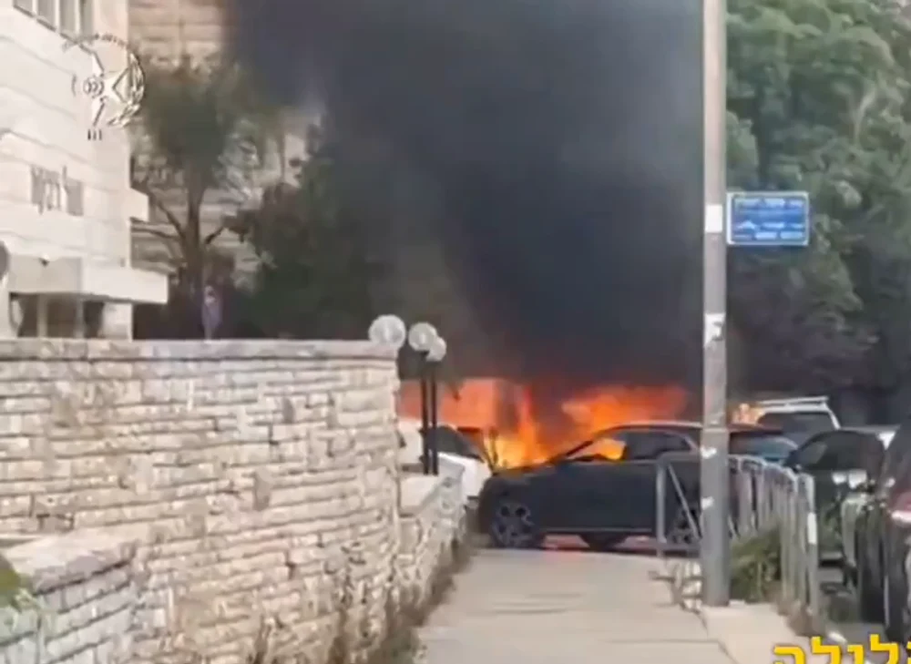 Proteste în Israel pentru eliberarea ostaticilor și oprirea războiului. Incendii lângă locuința premierului Netanyahu